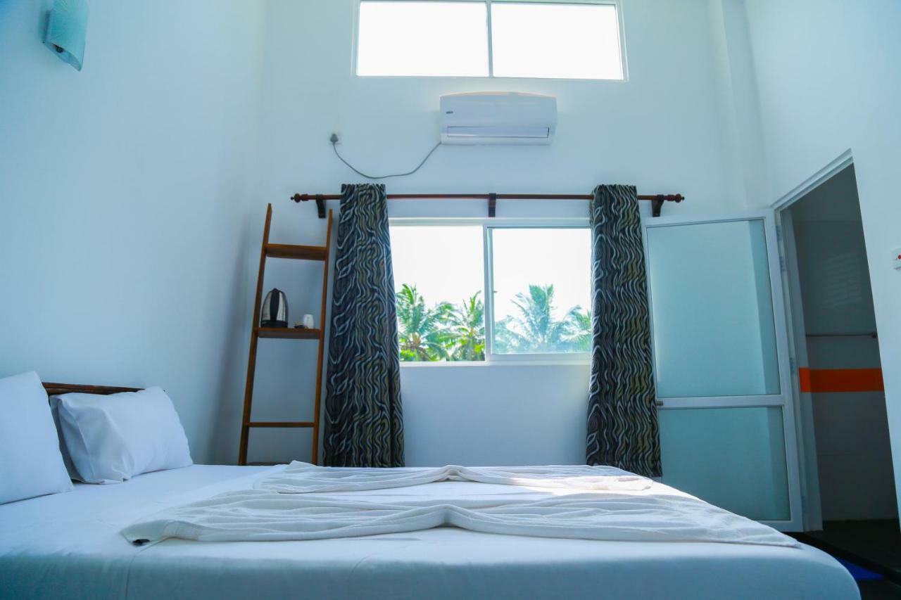 Hikka Ocean Resort Hikkaduwa Buitenkant foto