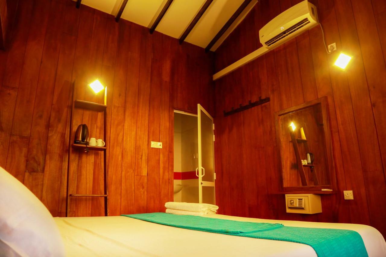 Hikka Ocean Resort Hikkaduwa Buitenkant foto